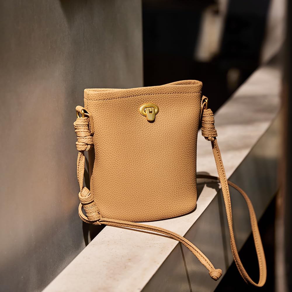 Vegan Leather Crossbody Bag with Adjustable Strap K576
