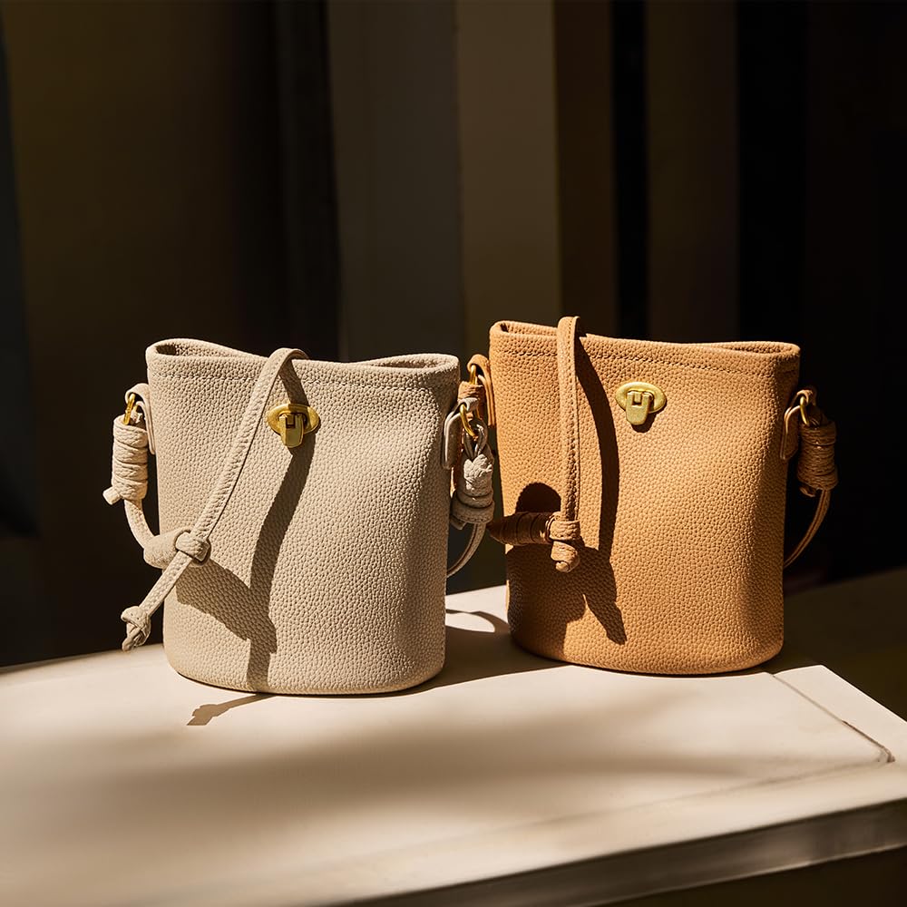 Vegan Leather Crossbody Bag with Adjustable Strap K576