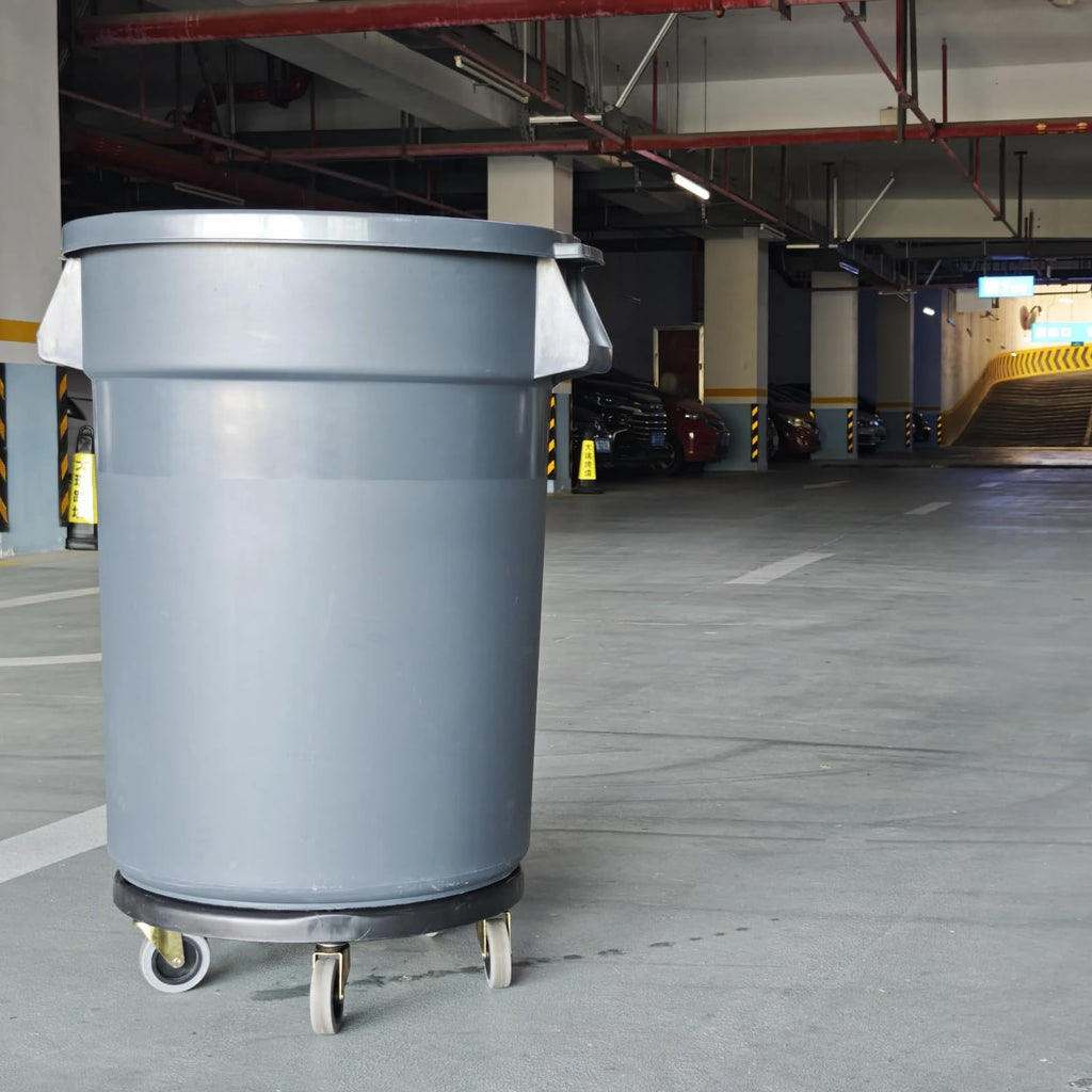 32 Gallon Grey Outdoor Trash Can with Lid and Wheels D479102