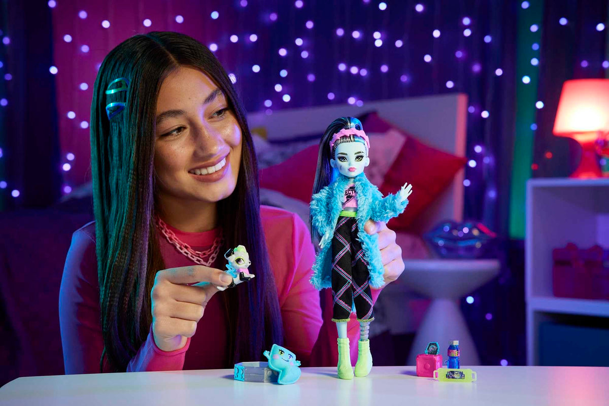 Monster High Creepover Party Doll P1420