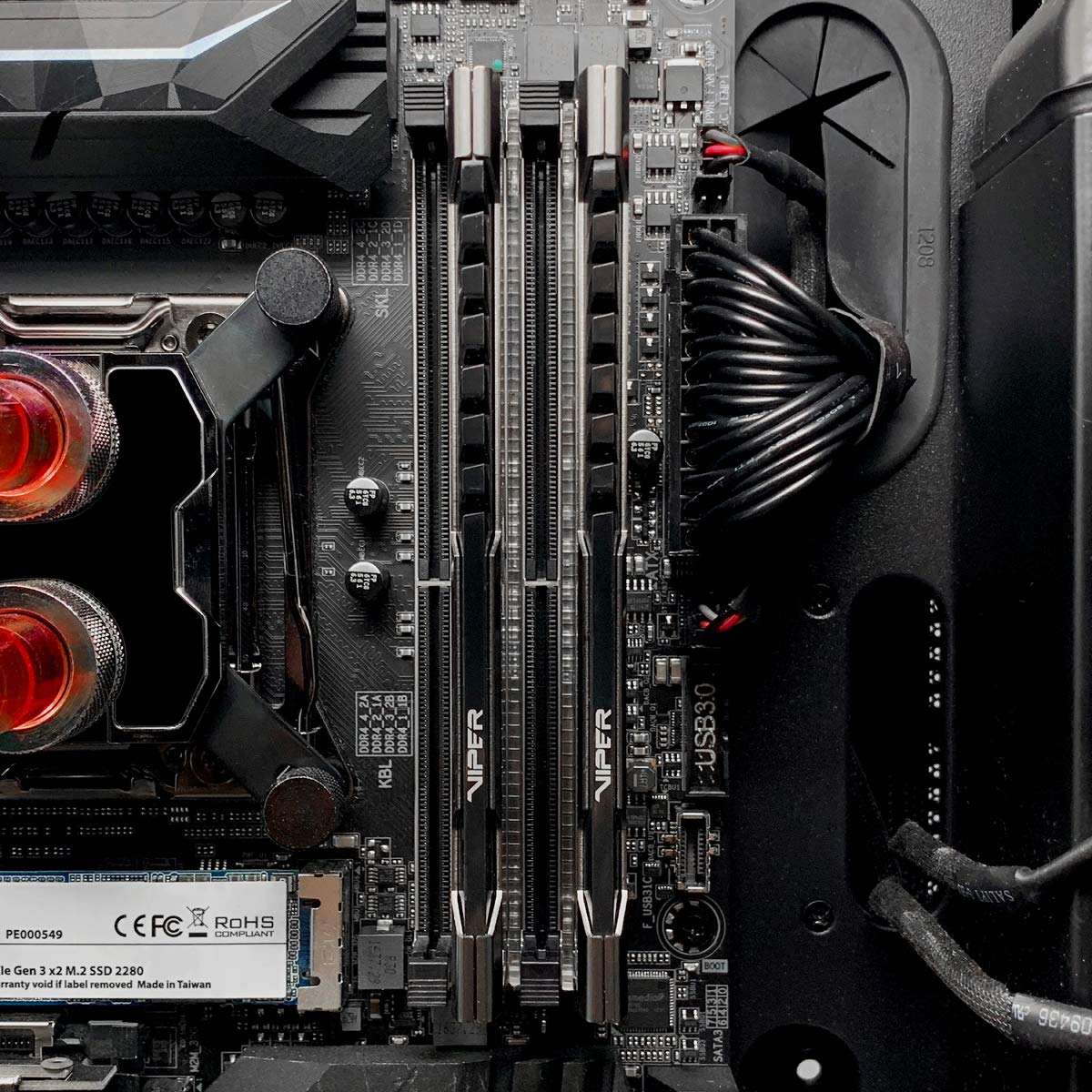 DDR4 RAM 16GB 3600MHz Desktop Memory Y12829